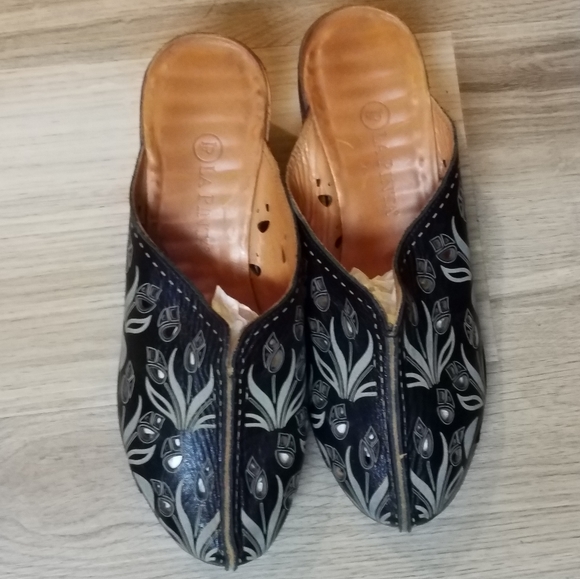 La Pinta Clogs - Picture 2 of 4